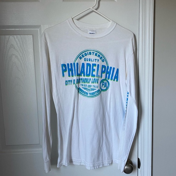 Gildan | Philadelphia | Women’s | Long-Sleeve | T-Shirt - Picture 13 of 16